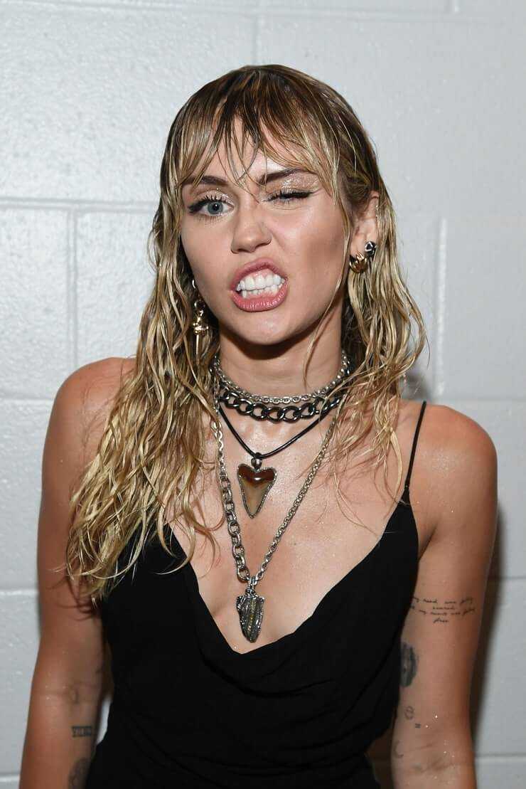 49 Nude Pictures Of Miley Cyrus Are Splendidly 