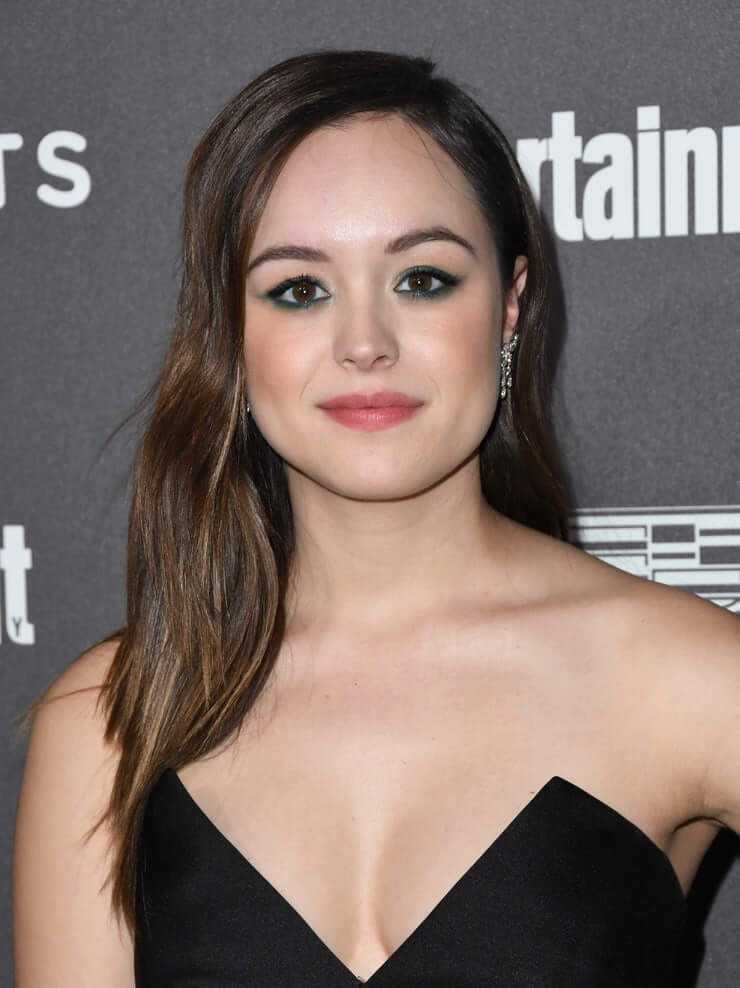 Hot Pictures Of Hayley Orrantia Which Will Make You Drool For Page Of Best Hottie