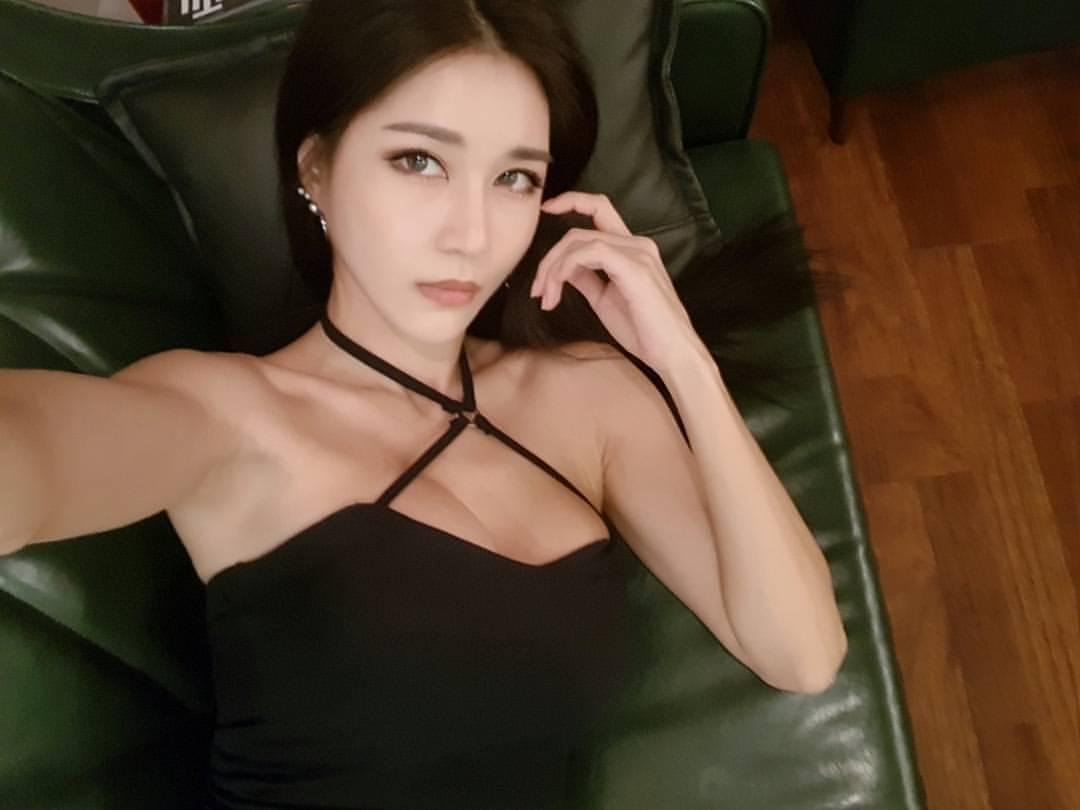 Park Si Hyun Car Model Picture and Photo