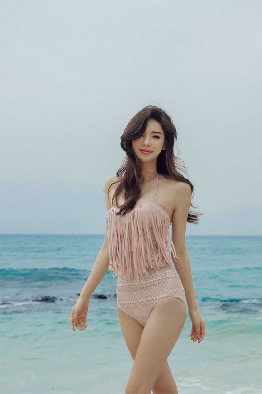 Park Da Hyun Beach Bikini Picture and Photo