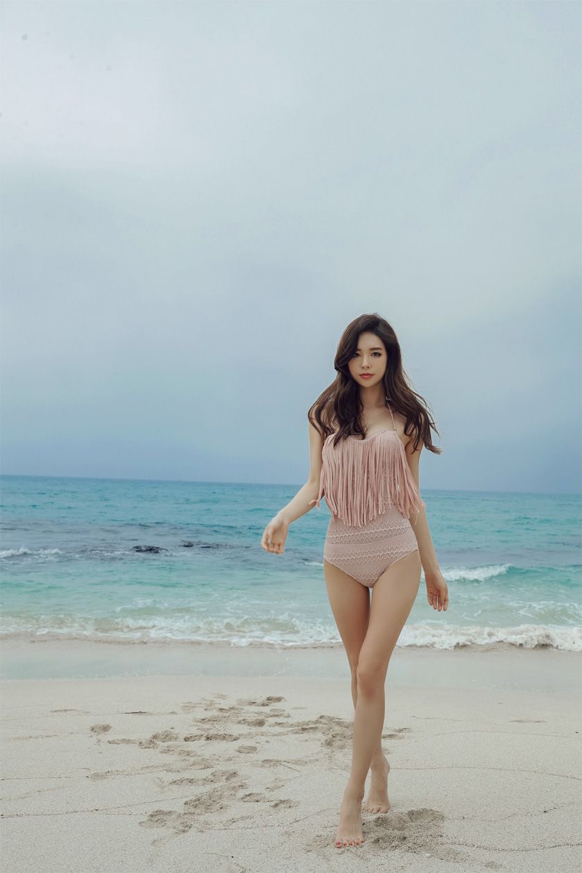 Park Da Hyun Beach Bikini Picture and Photo
