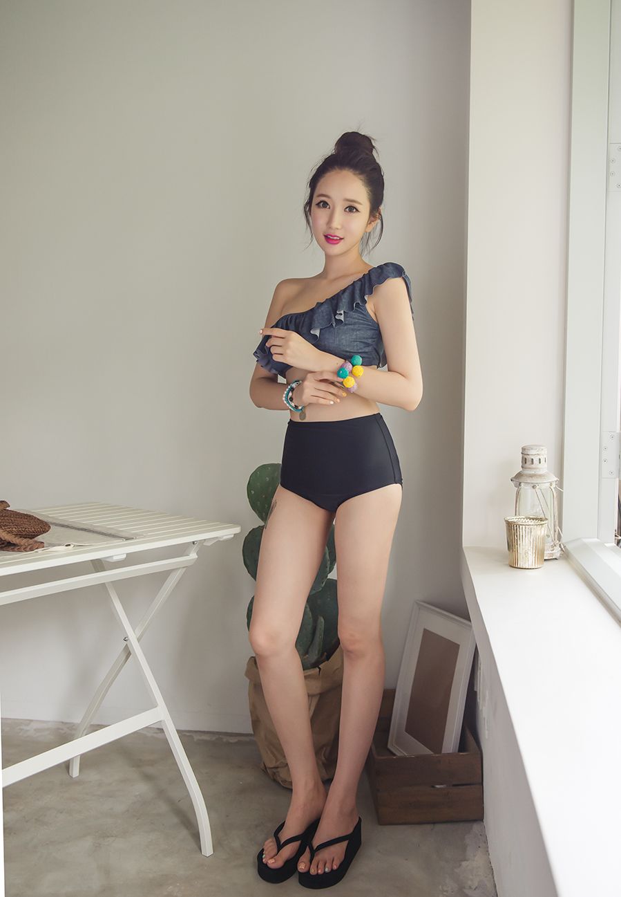 Lee Yeon Jeong 2017 MayBeach Bikini Pictures Series 1