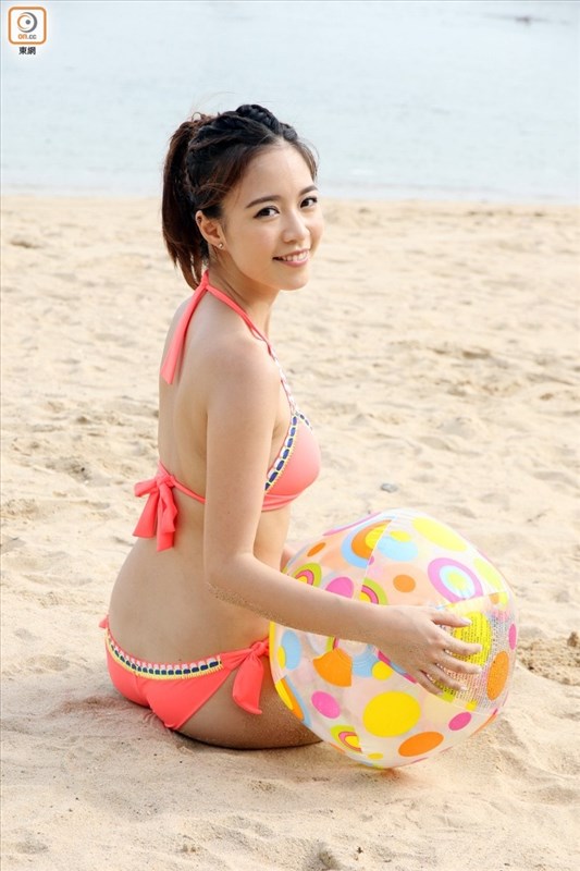 Phoebe Pang Beach Bikini Picture and Photo