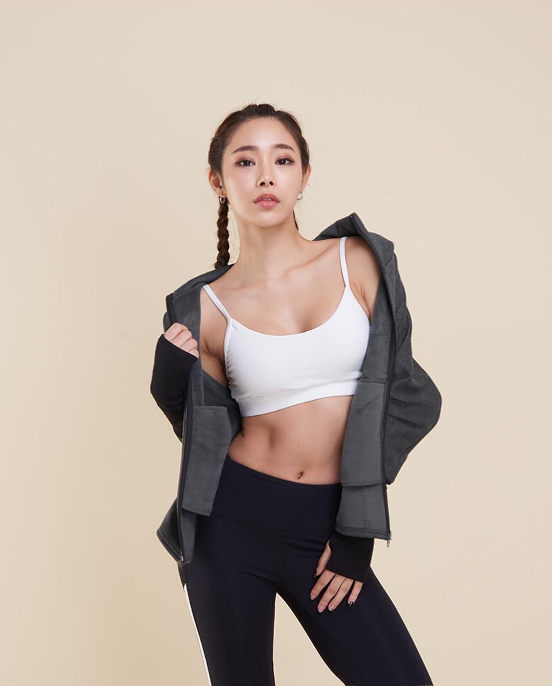 Seo Yeon Park Muscles Sport Picture and Photo