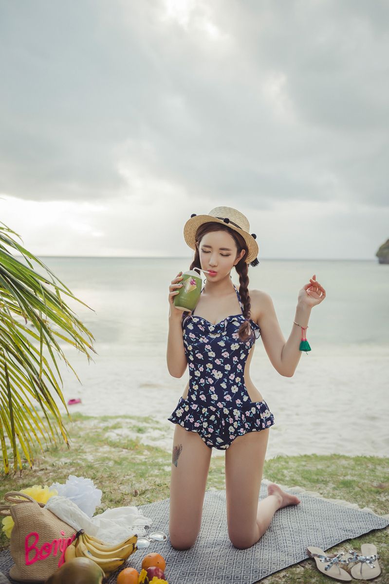 Lee Yeon Jeong MayBeach Bikini Pictures Series 7