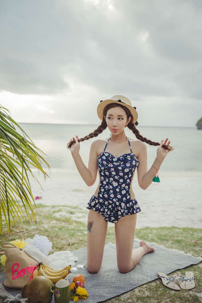 Lee Yeon Jeong MayBeach Bikini Pictures Series 7