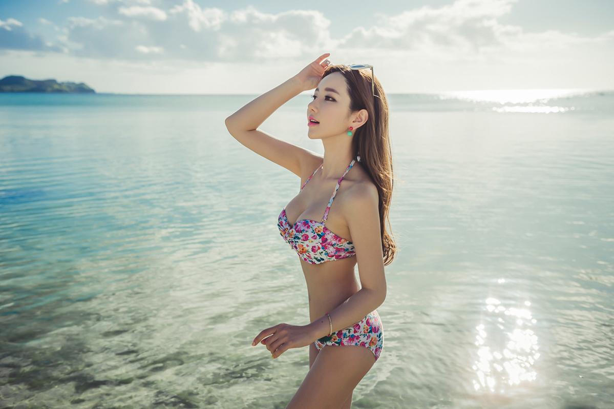 Lee Yeon Jeong MayBeach Bikini Pictures Series 5