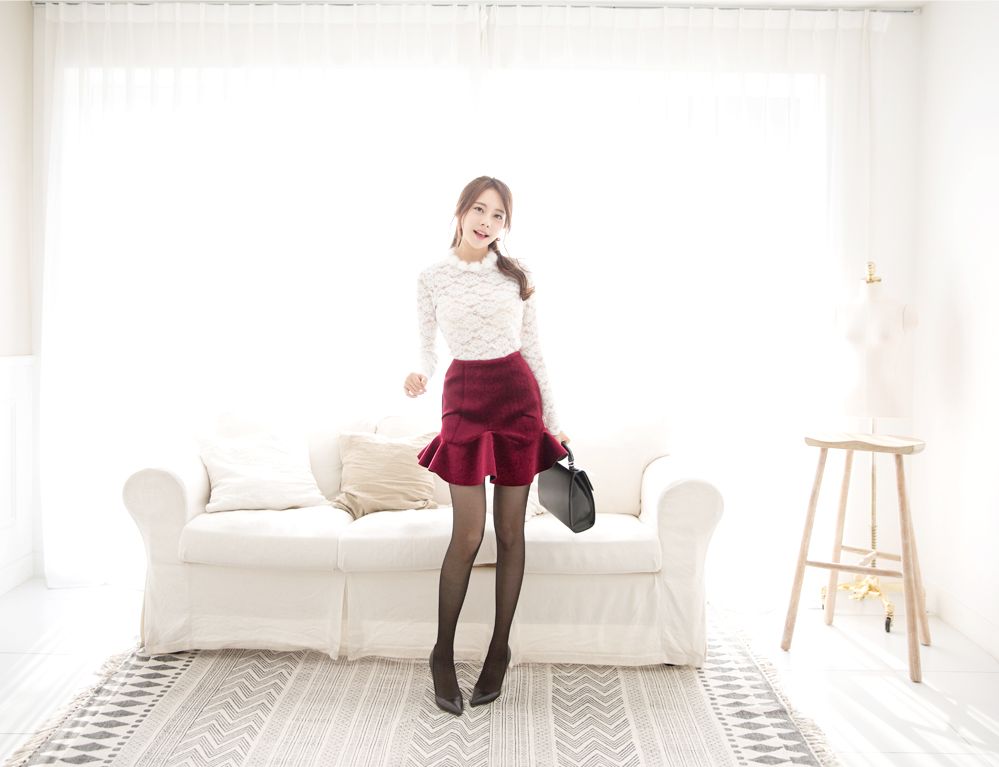 Kim Min Young Black Lace and Legs Picture and Photo 6