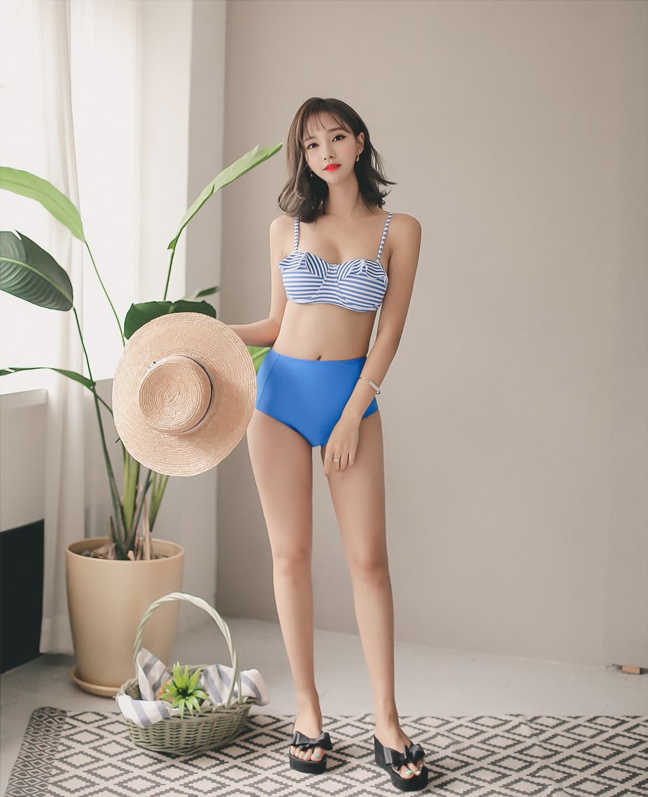 Yeon Ji Eun Lovely Bikini Picture and Photo
