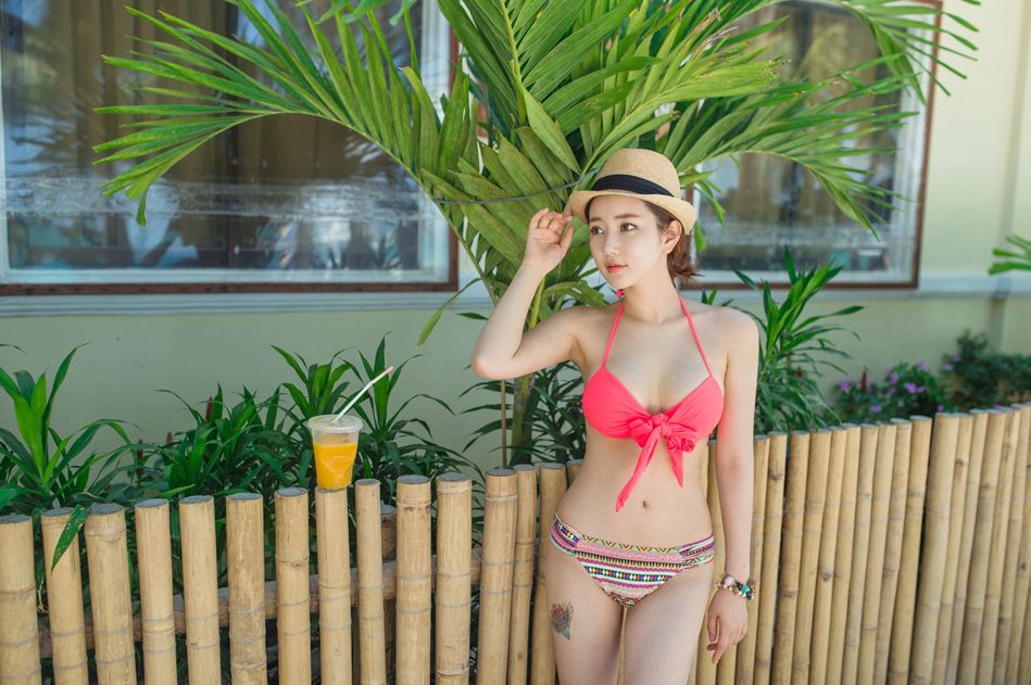Lee Yeon Jeong MayBeach Bikini Pictures Series 8
