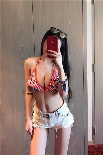 Vanessa Wong Big Boobs Bikini Picture and Photo