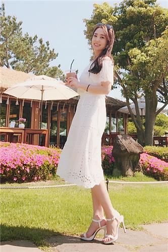 Jeong Ju Hee Beautiful Legs Temperament Picture and Photo