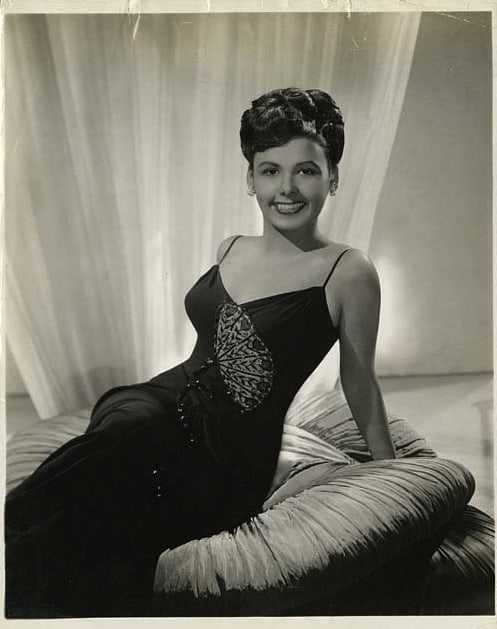 34 Nude Pictures of Lena Horne demonstrate that she is a gifted individual