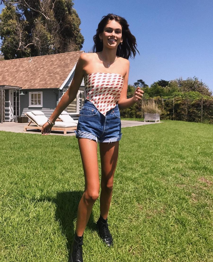 Kaia Gerber Beautiful Legs Picture and Photo