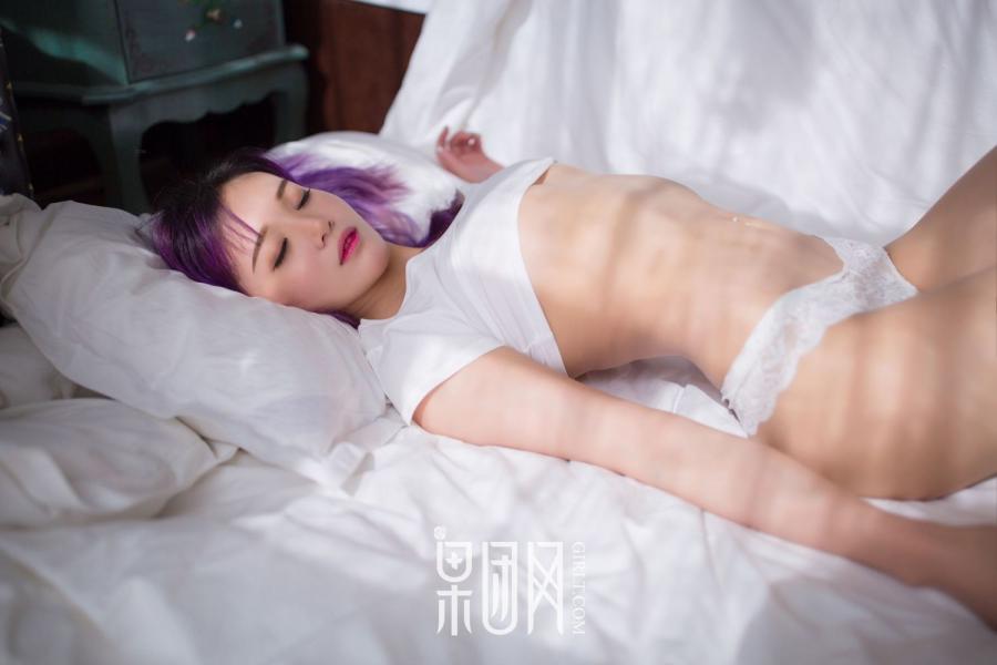 Xiong Chuan Purple Hair Girl Plump Peach Hip