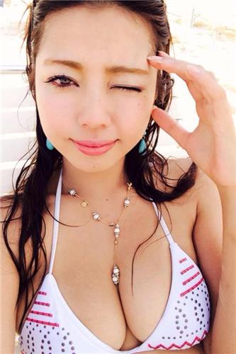 Momoko Kuroki Sexy Hot Picture and Photo