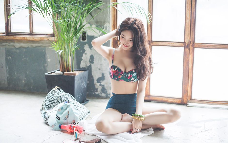 Park Jung Yoon 2016 Bikini and Swimwear Pictures 2