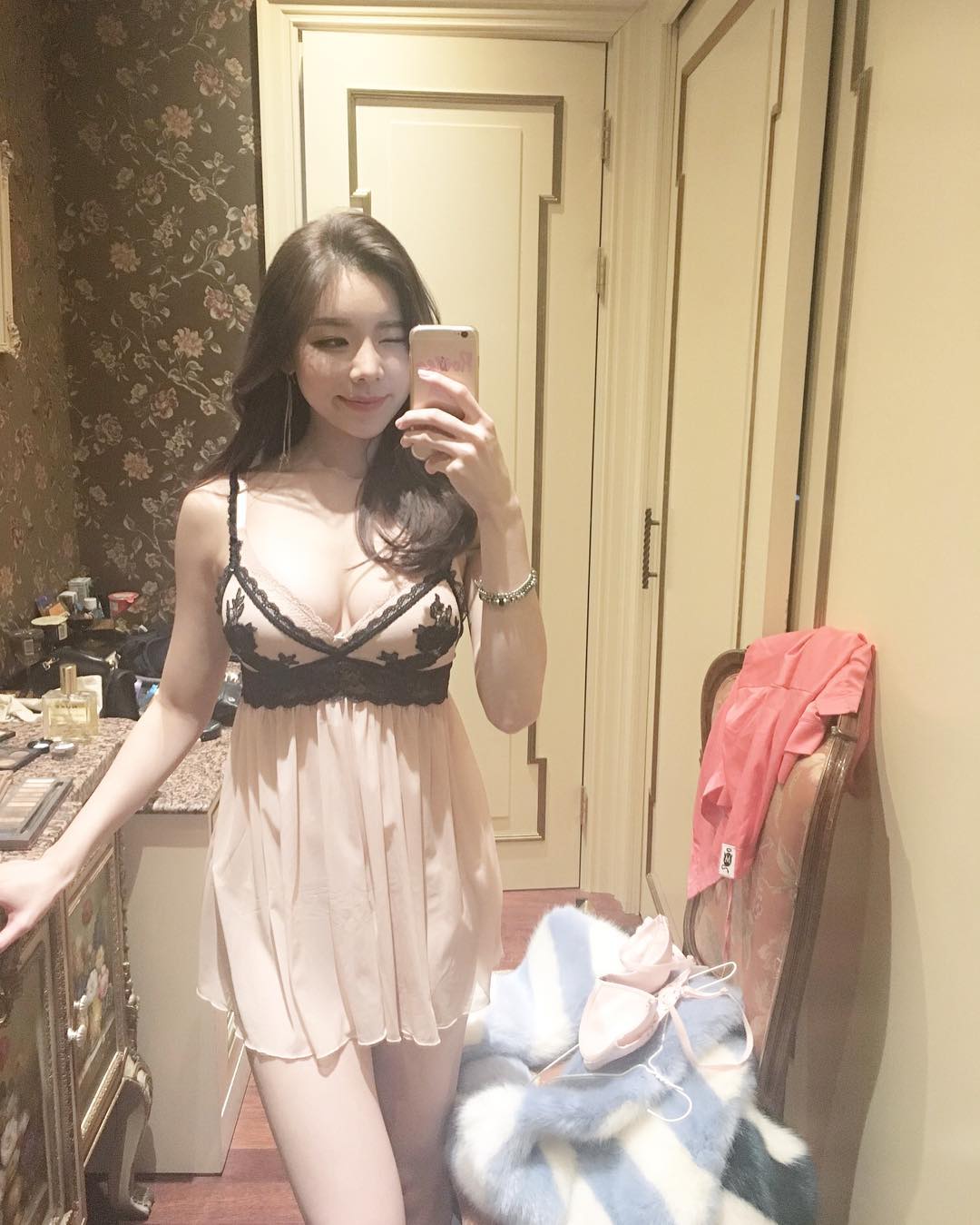 Lee Ye Lin  Bikini Picture and Photo