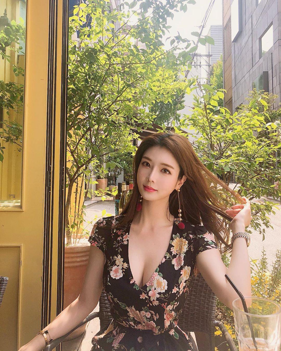 Korean Chaozheng blogger, with hot and sexy figure