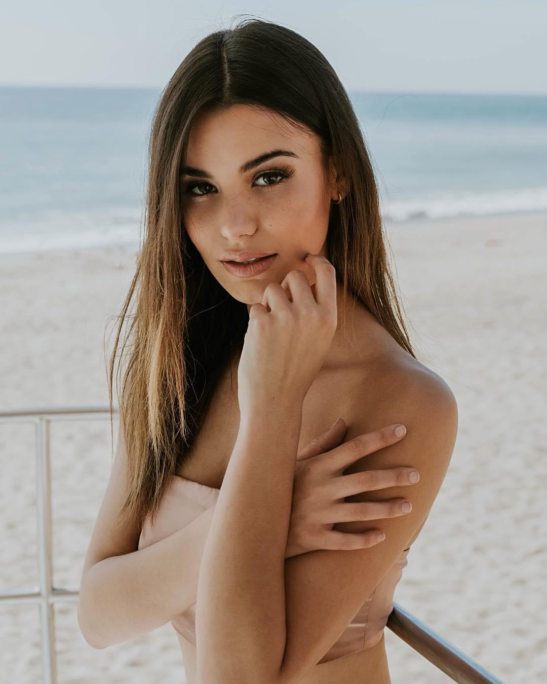 Madison Grace Reed Beautiful Legs Temperament Picture and Photo