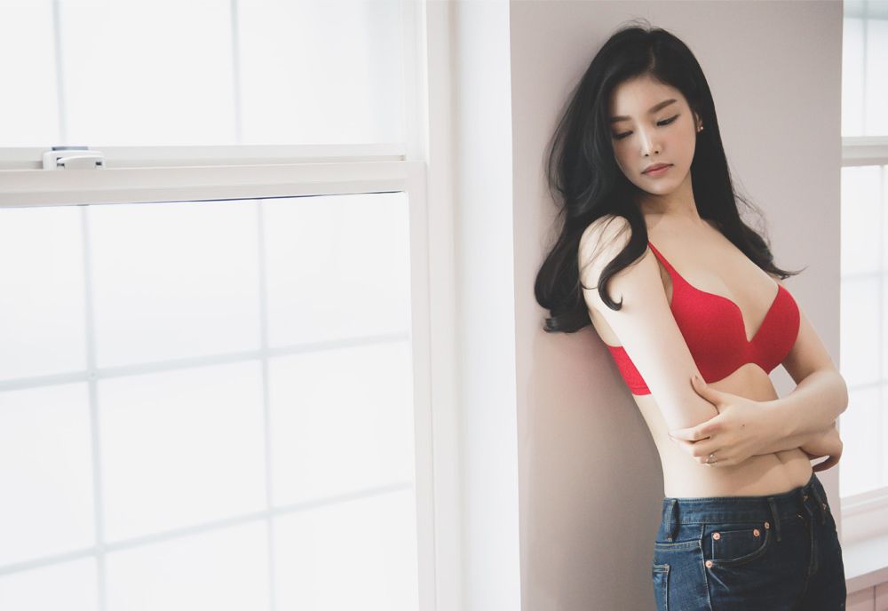 Park Jung Yoon 2016 Cool Bra Picture and Photo