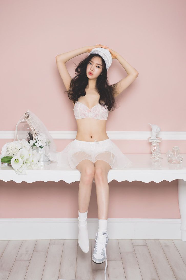 Park Jung Yoon 2016 Cool Bra Picture and Photo