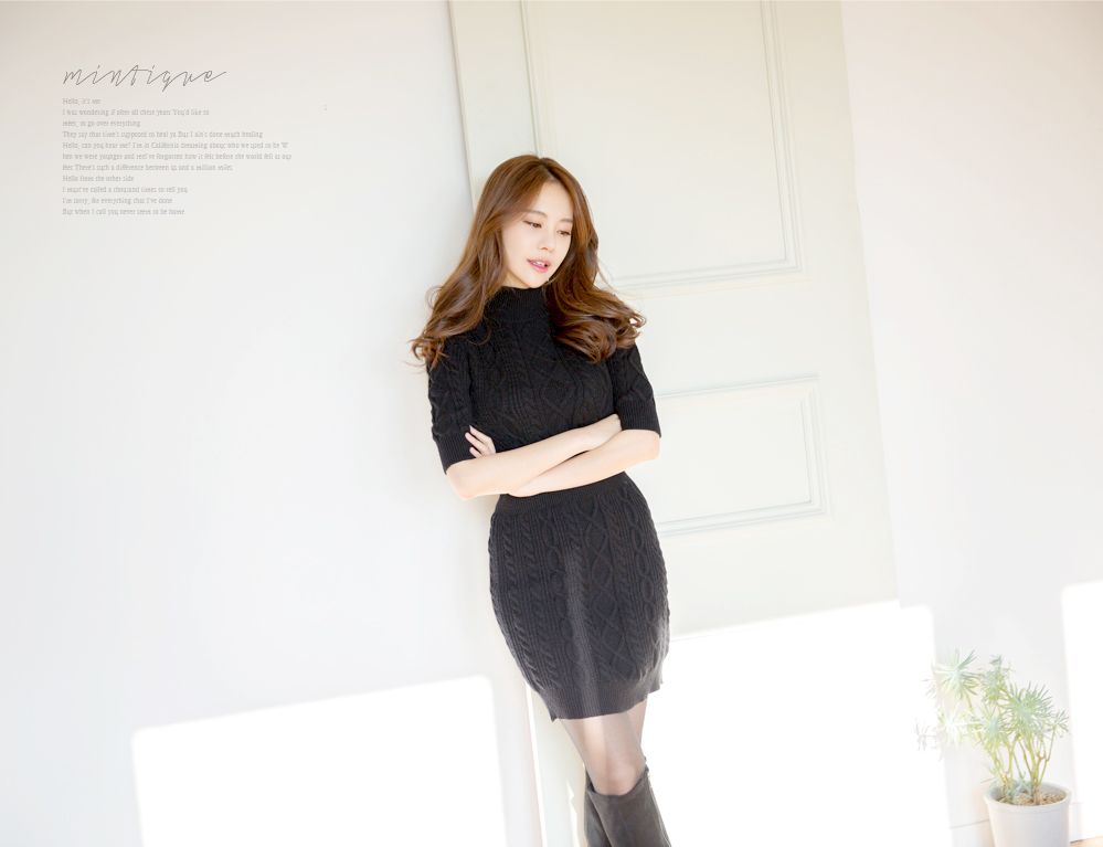 Kim Min Young Black Lace and Legs Picture and Photo 2