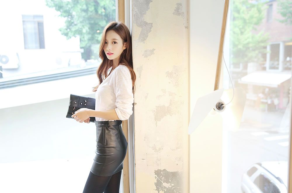 Son Yoon Joo Beautiful Legs Temperament Pure Picture and Photo