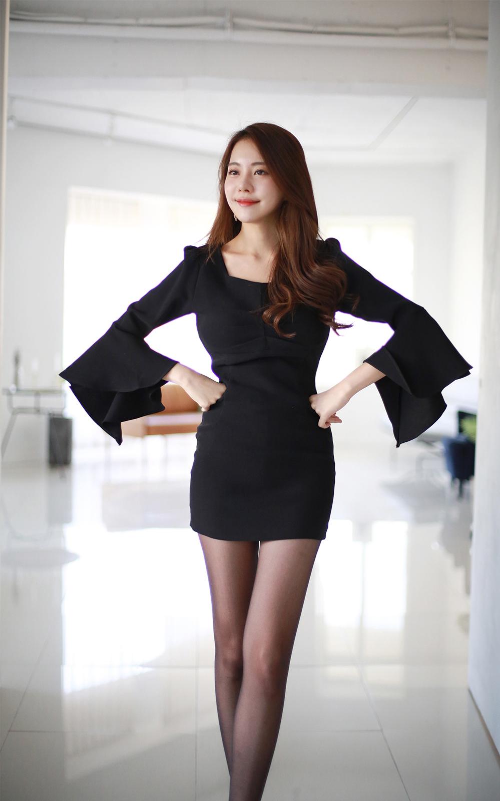 Kim Min Young Black Lace and Legs Picture and Photo 1