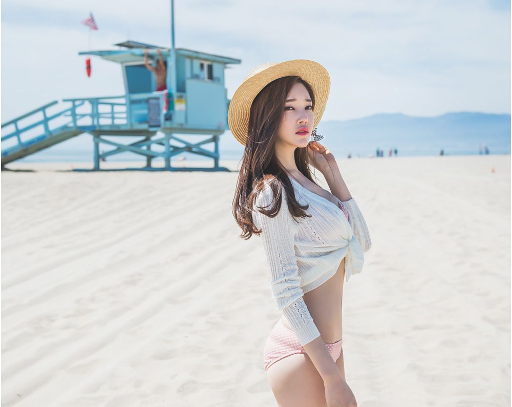 Park Jung Yoon 2016 Bikini and Swimwear Pictures 1
