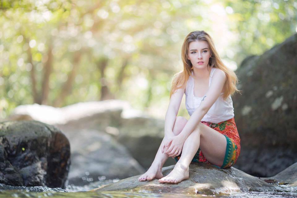 Jessie Vard Sexy Outdoor Picture and Photo