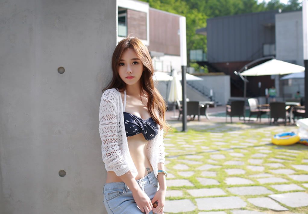 Son Yoon Joo 2014 Bikini Picture and Photo