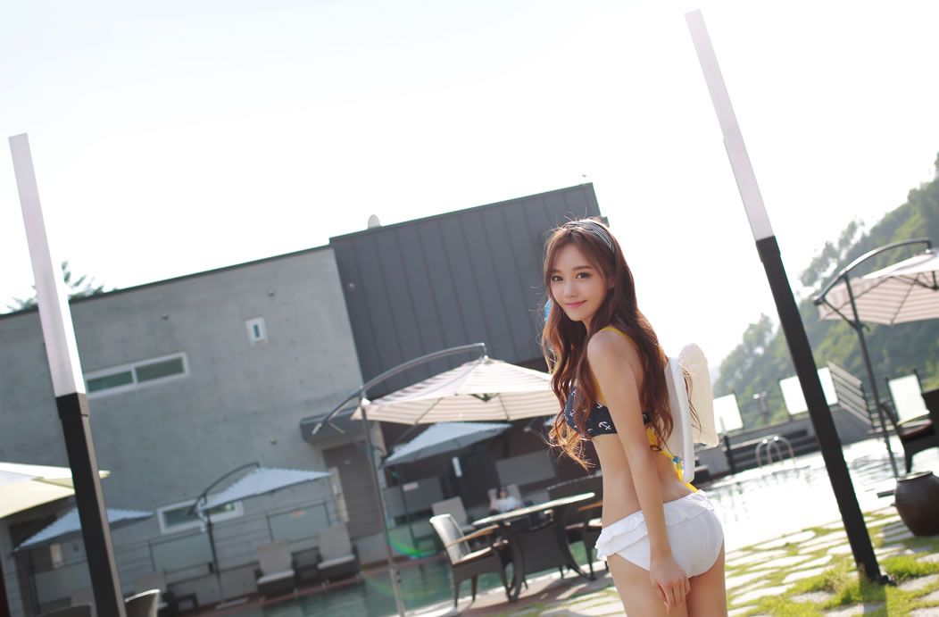 Son Yoon Joo 2014 Bikini Picture and Photo