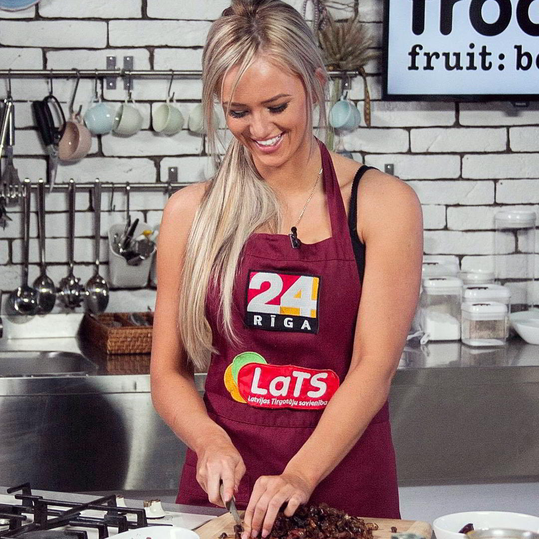 Paula freimane works out during the day and becomes a little cook at night