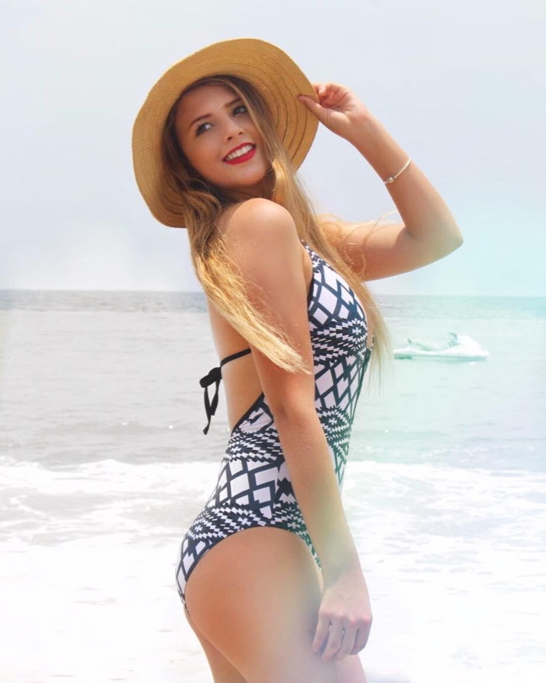 Paulina Vargas Bikini Picture and Photo