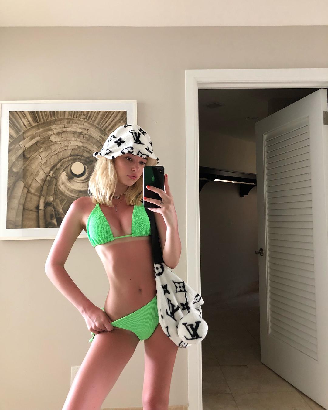 Sarah Snyder Bikini Lovely Picture and Photo
