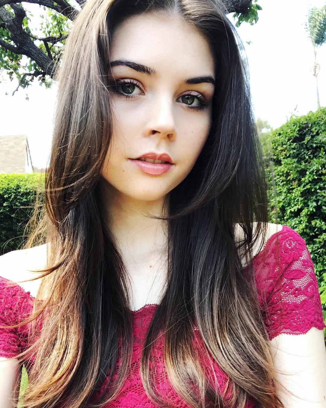 Elise Trouw Lovely Picture and Photo