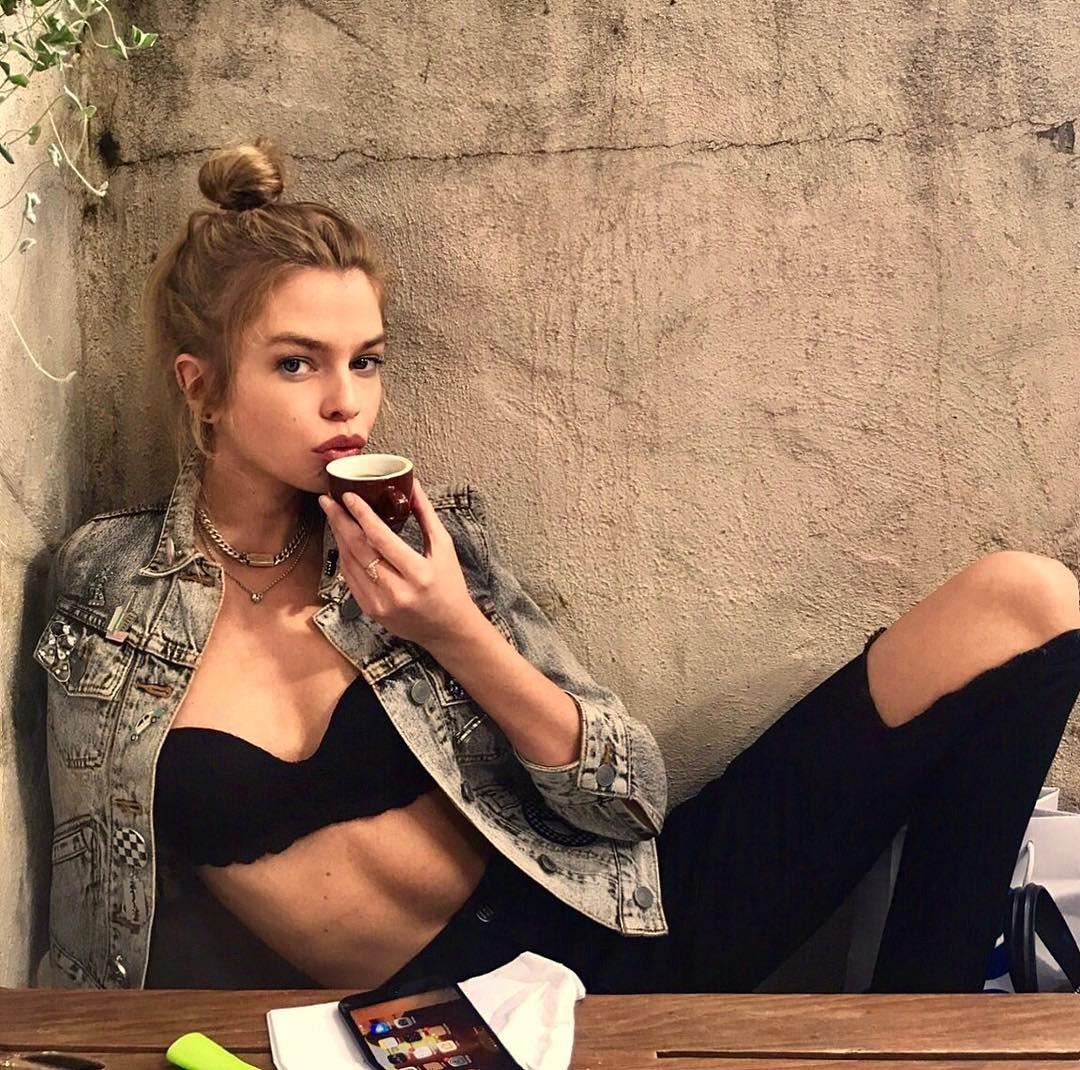 Stella Maxwell Sexy Picture and Photo