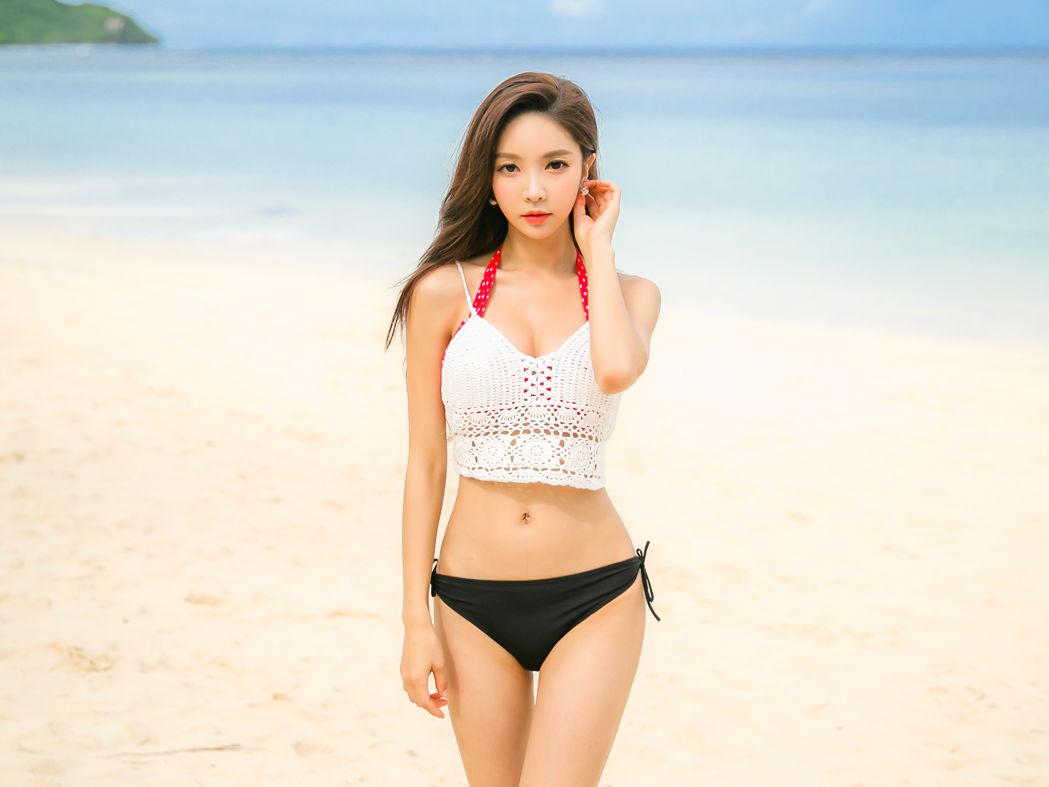 Park Soo Yeon 2017 Bikini Picture and Photo 7