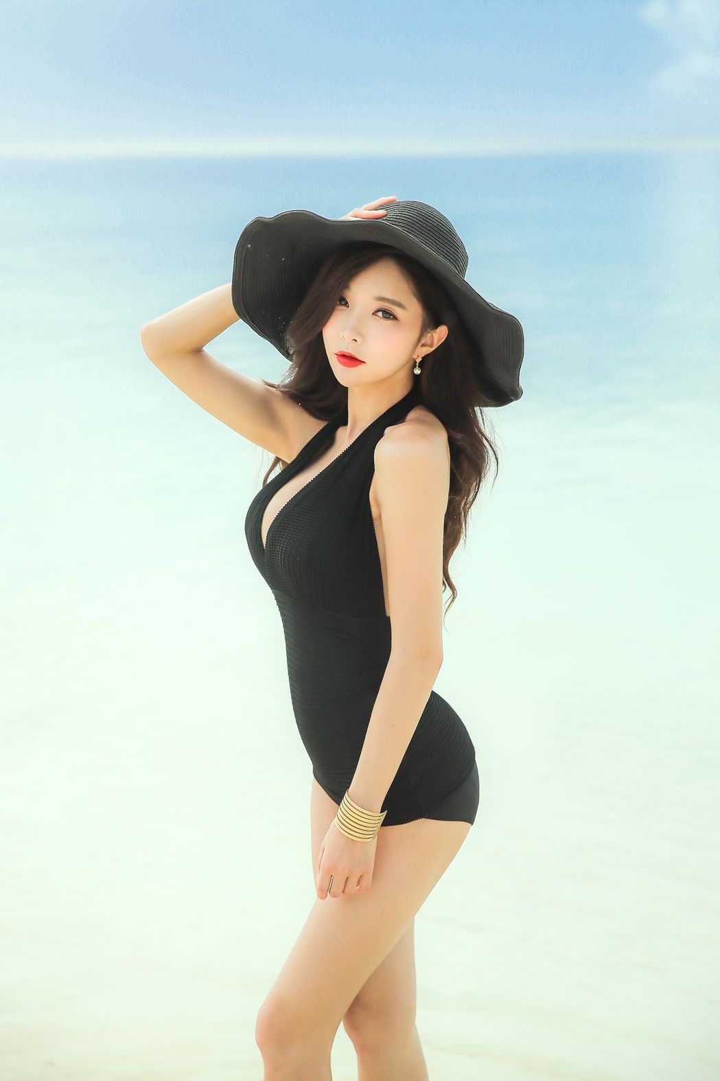 Park Soo Yeon 2017 Bikini Picture and Photo 1