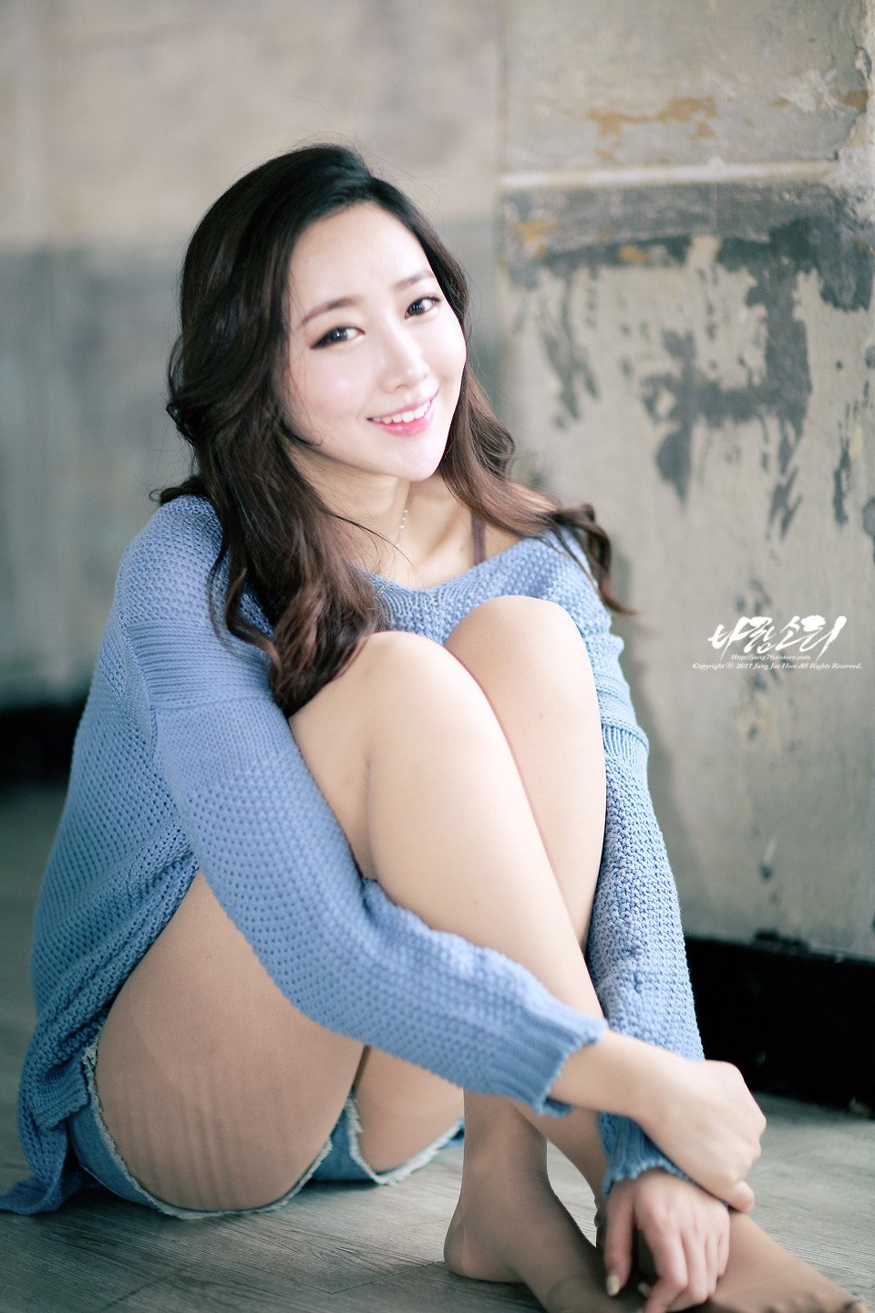 Shin Hae Ri Beautiful Legs Temperament Lovely Picture and Photo