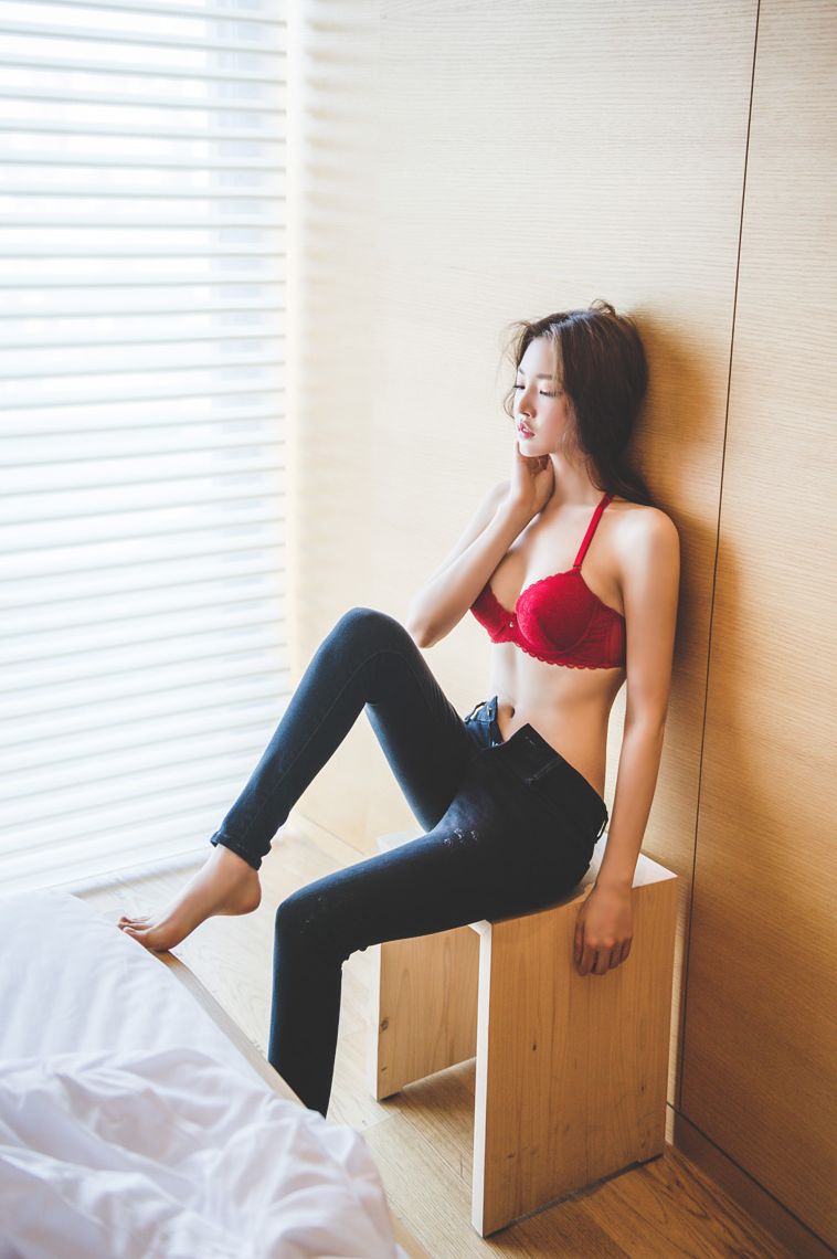 Park Jung Yoon 2016 Hot Bra Picture and Photo