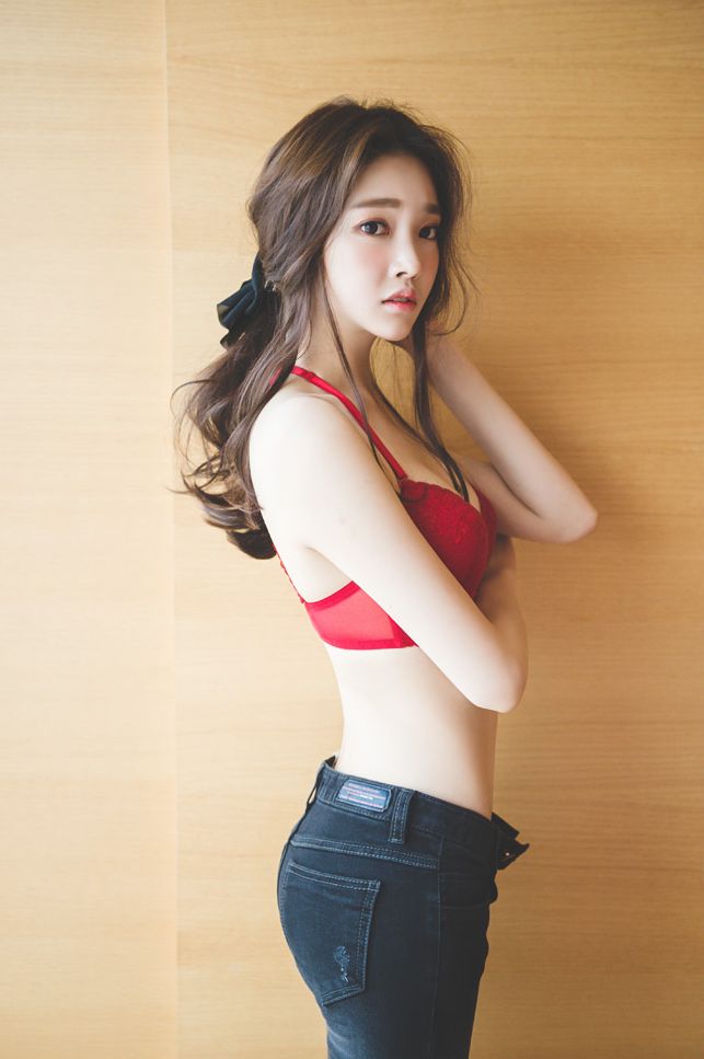 Park Jung Yoon 2016 Hot Bra Picture and Photo