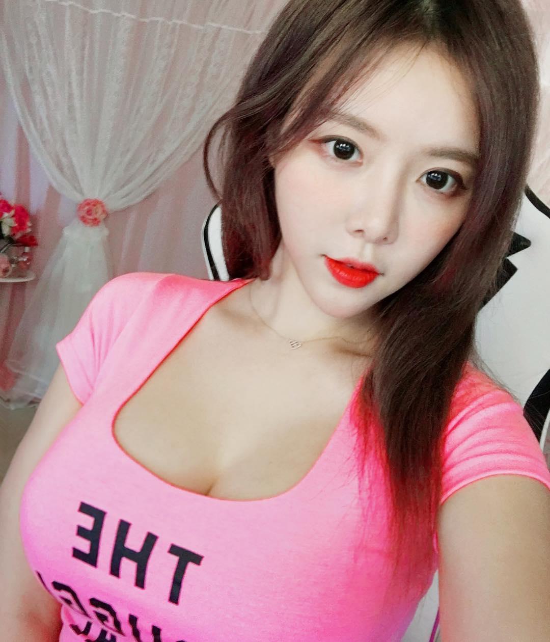 Lee Seul Lee Big Boobs Sexy Picture and Photo