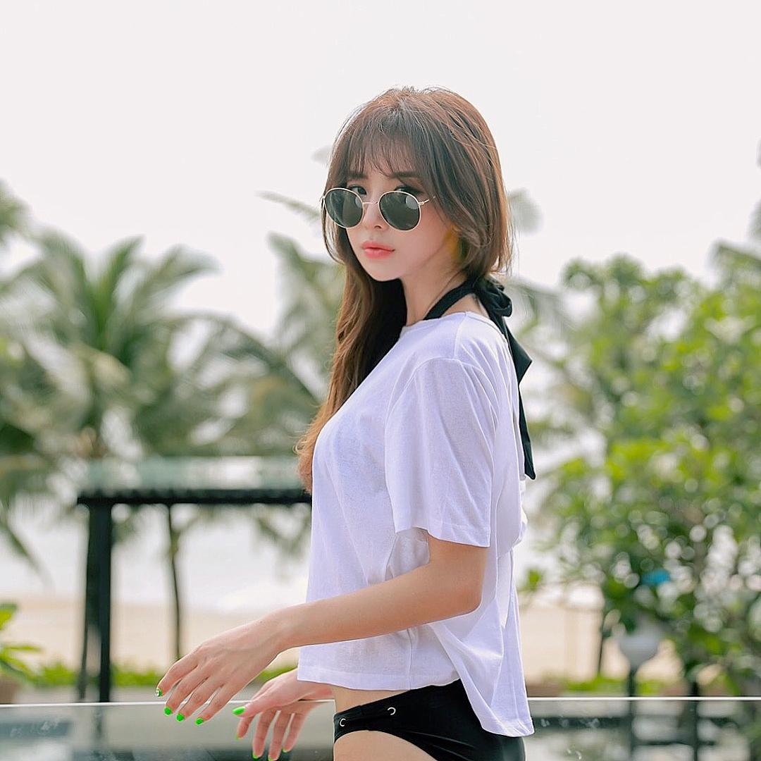 Park Da Hyun Beautiful Legs Temperament Picture and Photo