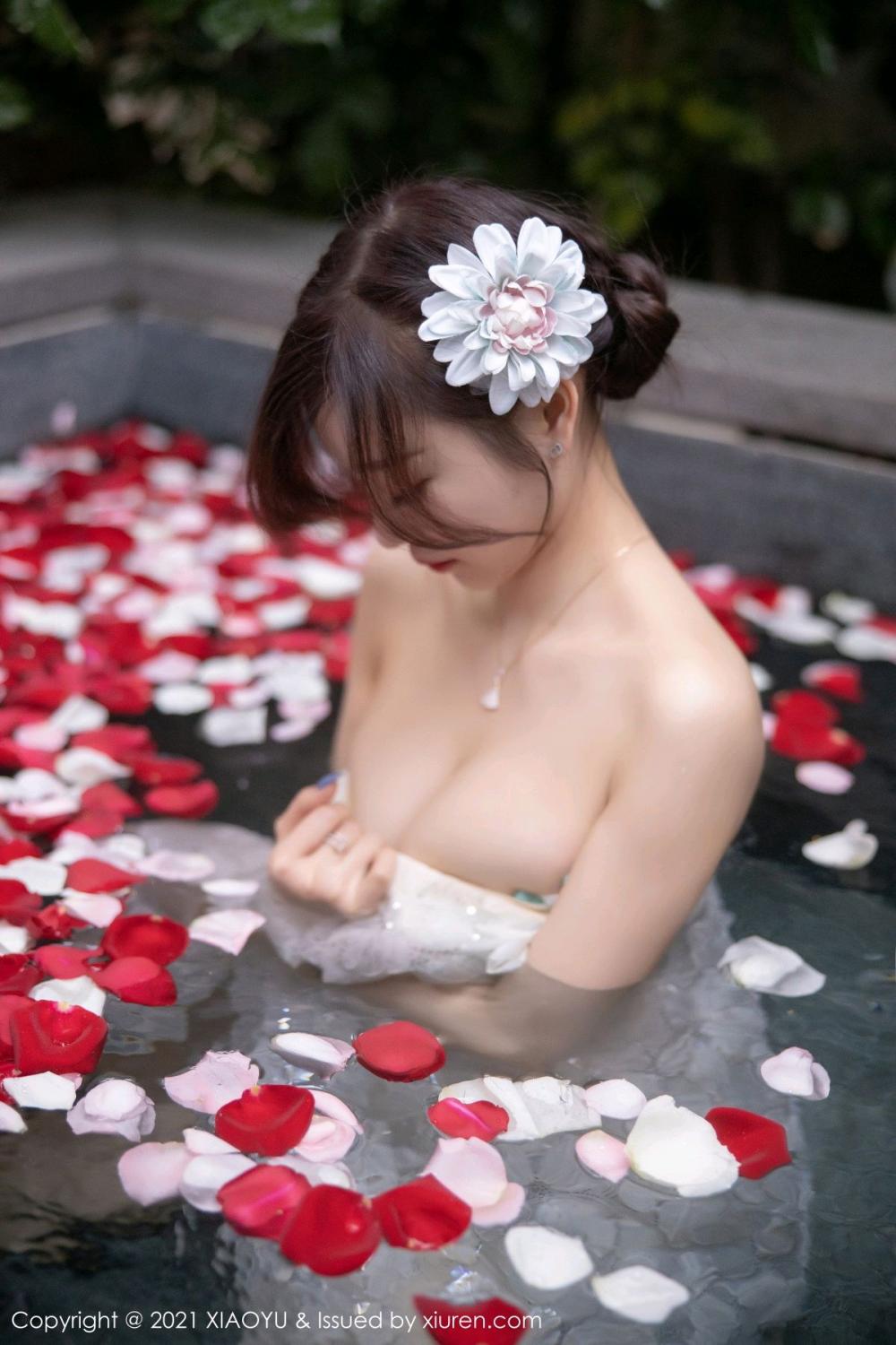 XiaoYu Vol. 528 Yang Chen Chen Petal Bath
