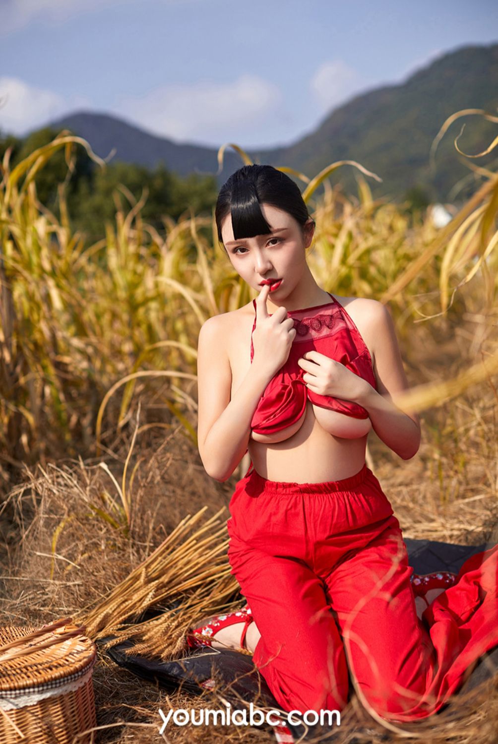 Youmei Vol. 786 Loess land, red belly pocket